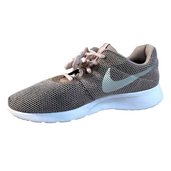 NIKE Tanjun Lightweight & Breathable Sneakers for Women, Rose/Silver, Size 9 - Picture 7 of 8